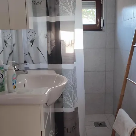 Karikatúra Apartman *